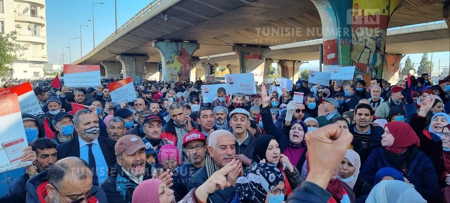 Manifestation et contre-manifestation à Tunis: Le nombre de protestataires vers 11H