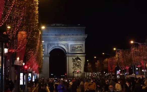 Coupe Arabe: Les supporters tunisiens et algériens interdits sur les Champs Elysées