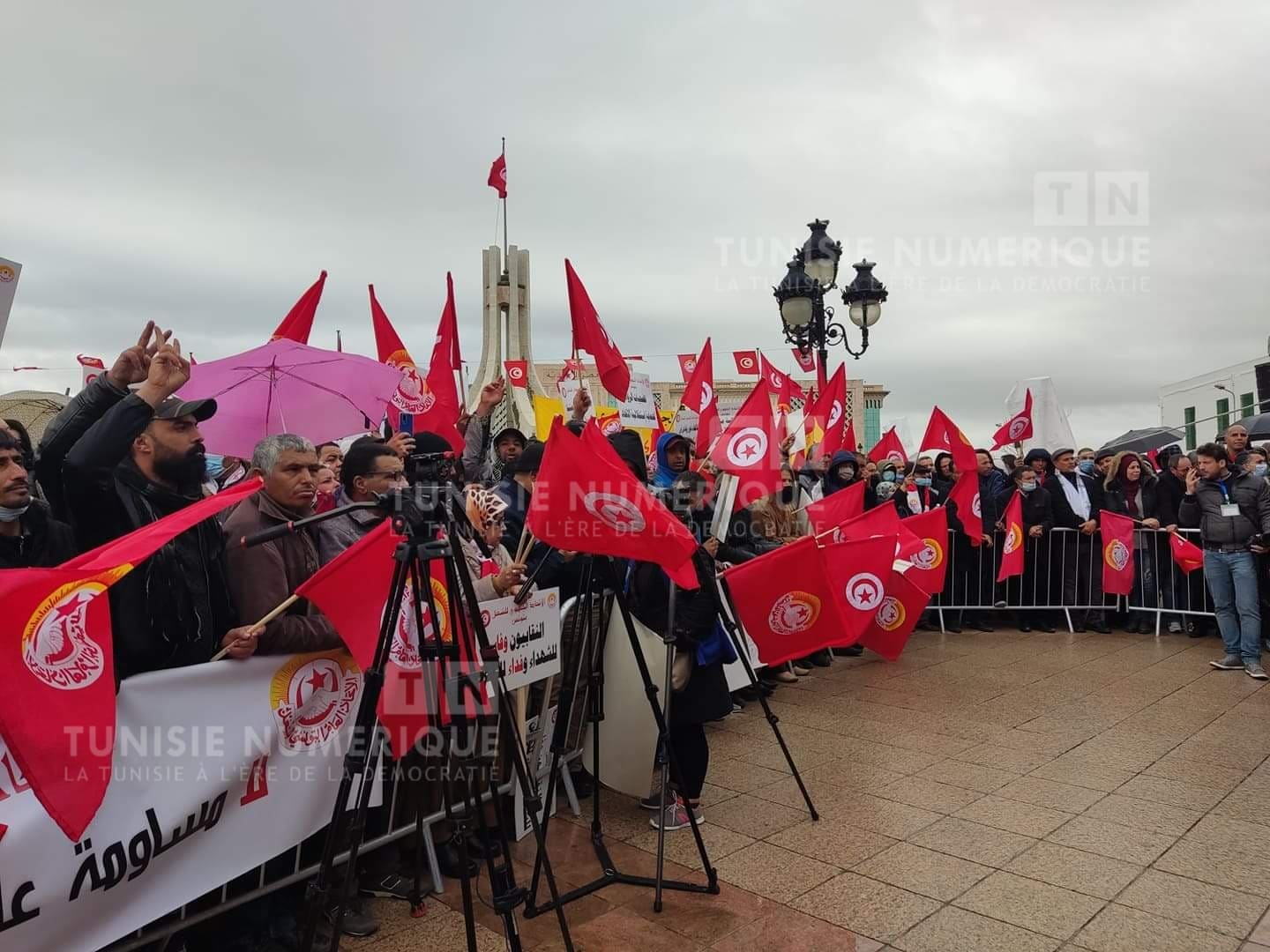 69e anniversaire de l’assassinat de Hached :  7000 syndicalistes se sont rassemblés à la Kasbah