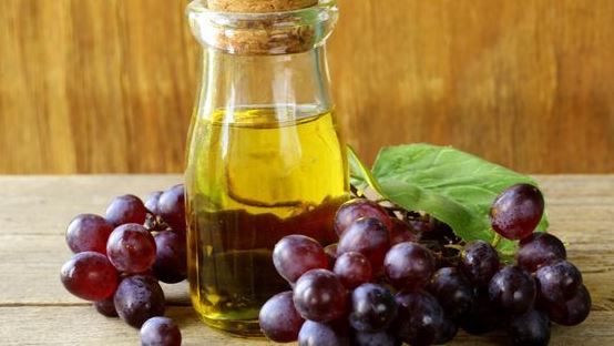 Les bienfaits et utilisations d’huile des pépins de raisin