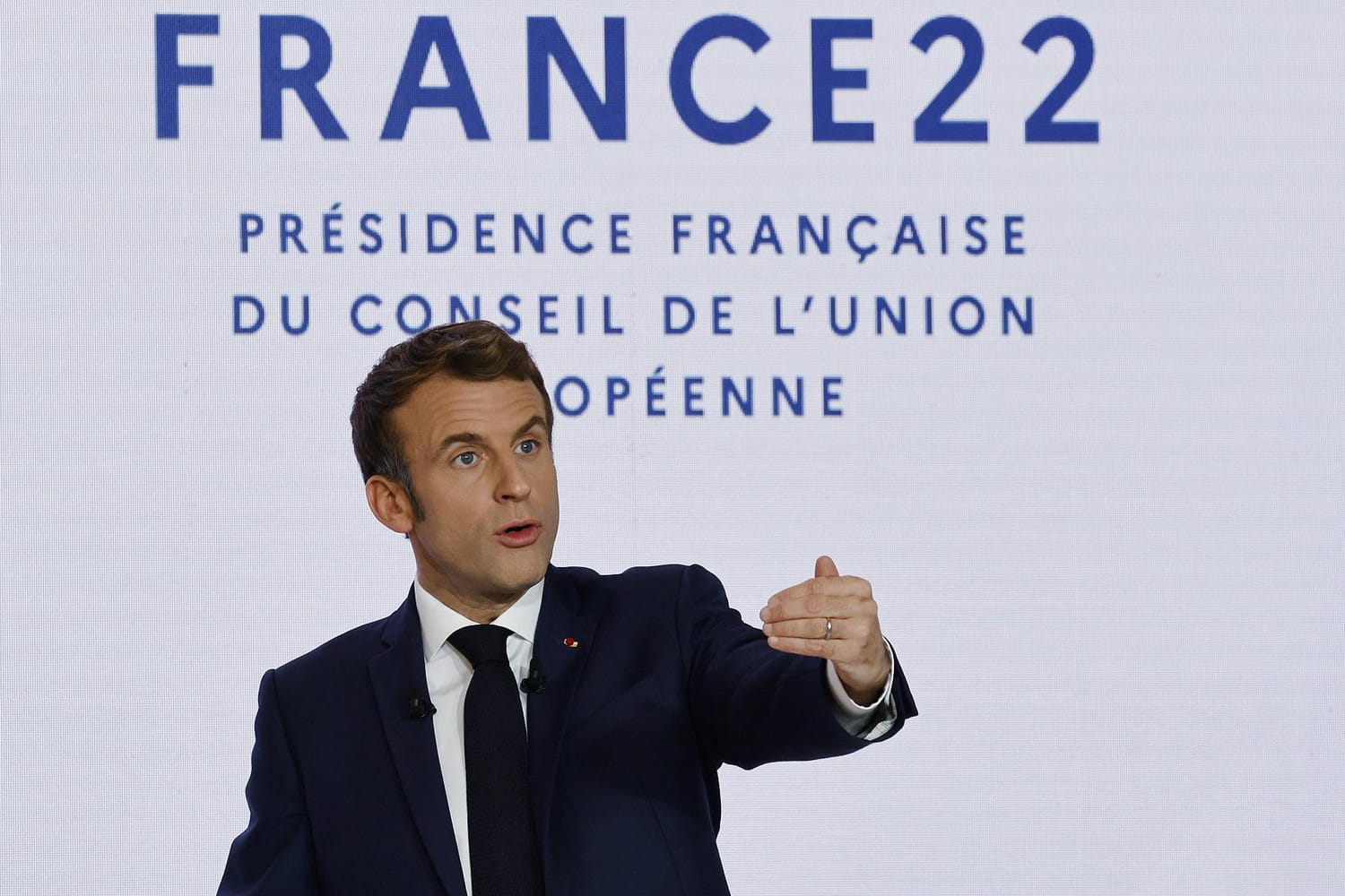 Présidence de l’UE : Macron bâtit sa légende sur le dos de ses “amis” africains