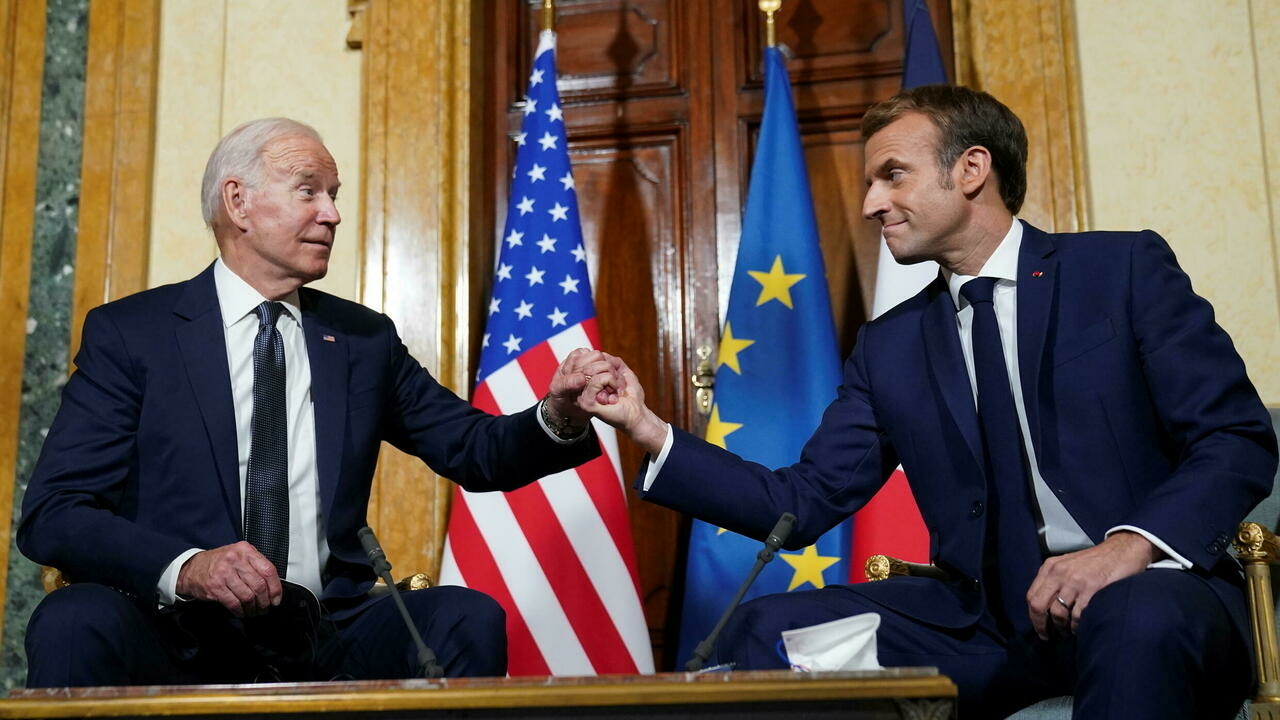 Après les sous-marins australiens Biden prépare à Macron un gros coup, dans l’UE en plus