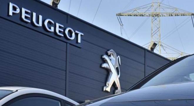 Novembre 2021 : Peugeot leader du marché automobile français en VP