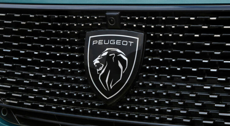 Auto-France: Peugeot vend plus de voitures que Renault en 2021