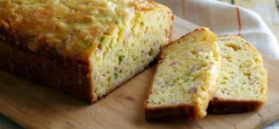 Recette : Cake au jambon et gruyère râpé