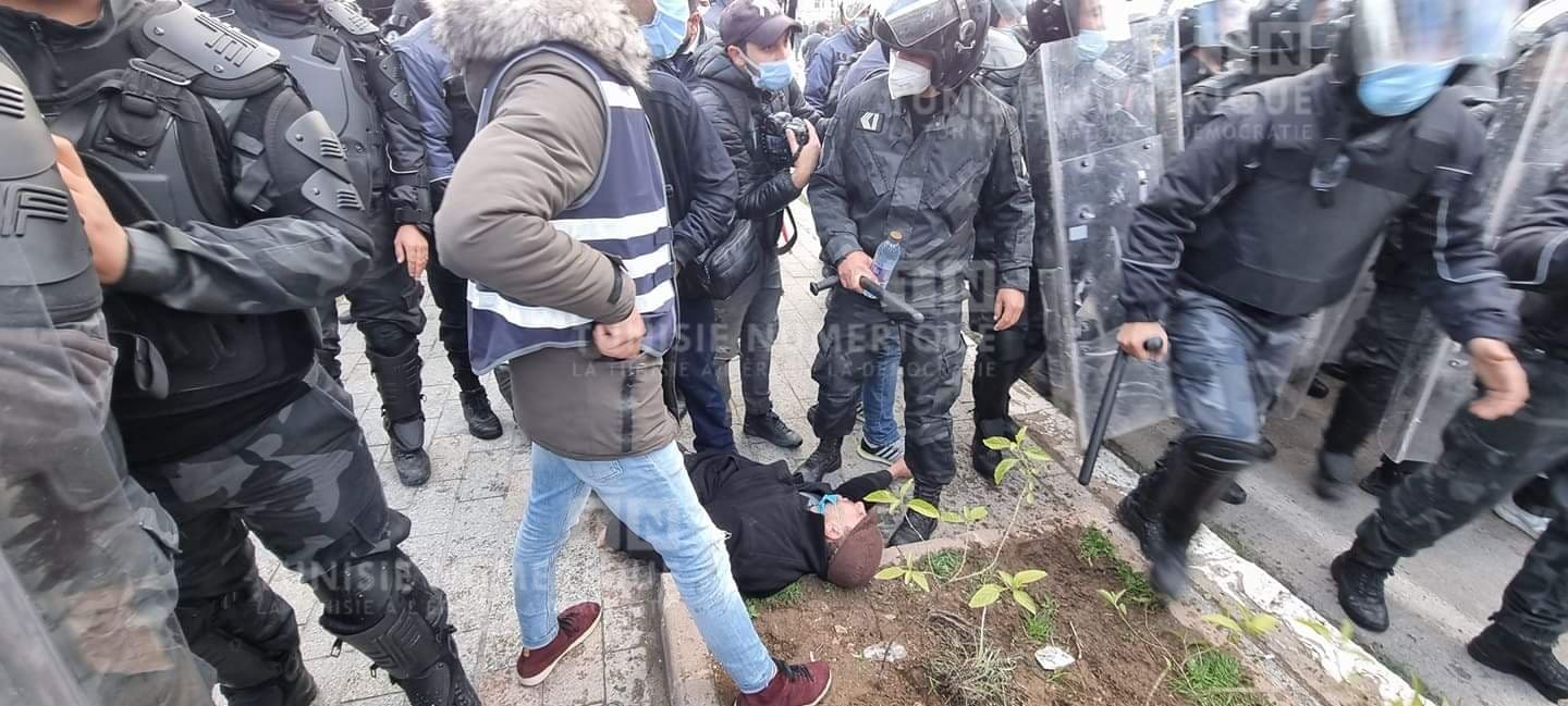 Avenue Mohamed-V: Des manifestants blessés à coups de matraque (photos)