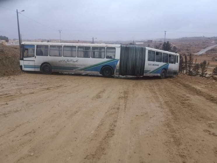 Tataouine: Dérapage d’un bus transportant des élèves [Photos]