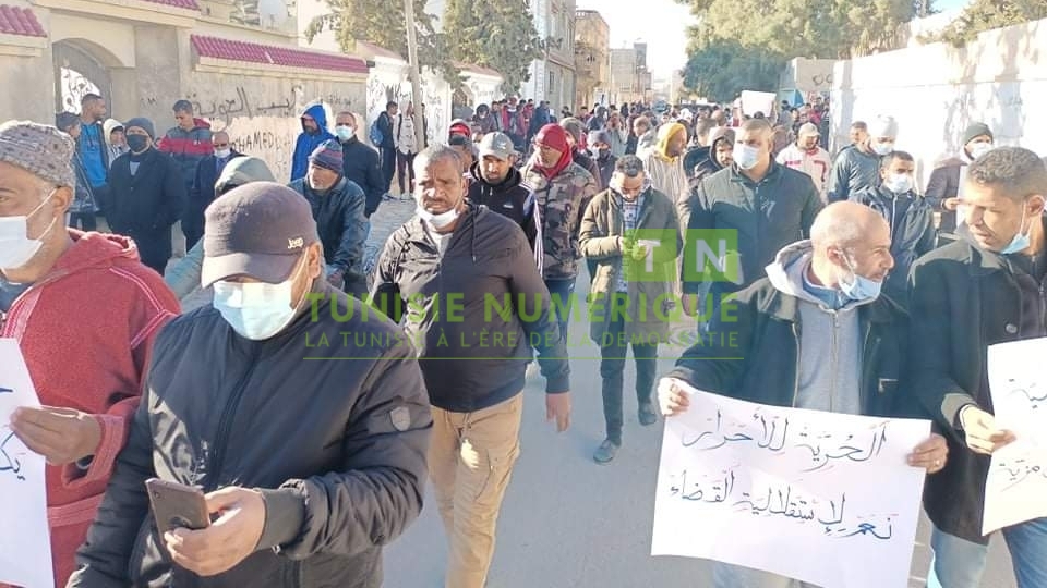 Gafsa: Des habitants réclament la libération des individus arrêtés lors des manifestations du 14 janvier [Photos]