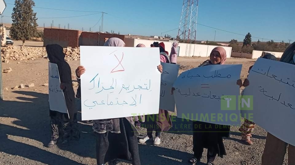 Gafsa: Des habitants dénoncent les poursuites judiciaires adressées contre des manifestants ayant réclamé l’accès à l’eau potable [Photos]
