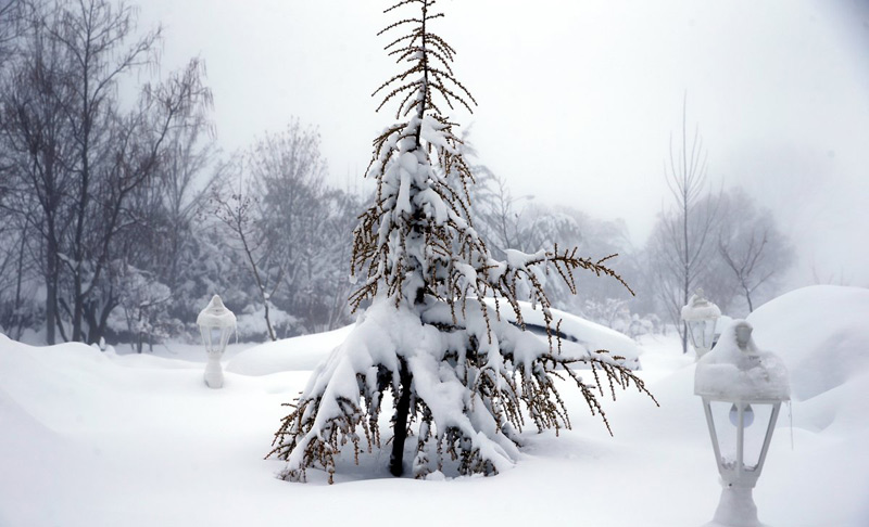 Météo: Temps froid et chute de neige sur les hauteurs