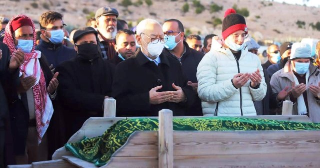 Tunisie – VIDEO : Ghannouchi assiste aux funérailles de Ridha Bouzaïene