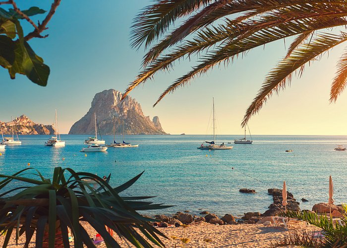 France : Blanquer à Ibiza alors que sa gestion du Coronavirus fait jaser, ça fait tache