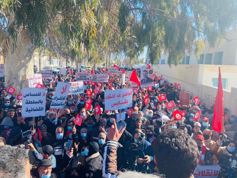 Ben Mbarek: Sit-in du collectif « Citoyens contre le coup d’Etat » à Gabes