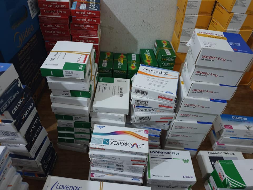 Tunisie-Ras Jedir [PHOTOS] : Les services douaniers déjouent une tentative de contrebande d’une quantité de médicaments hors de la Tunisie