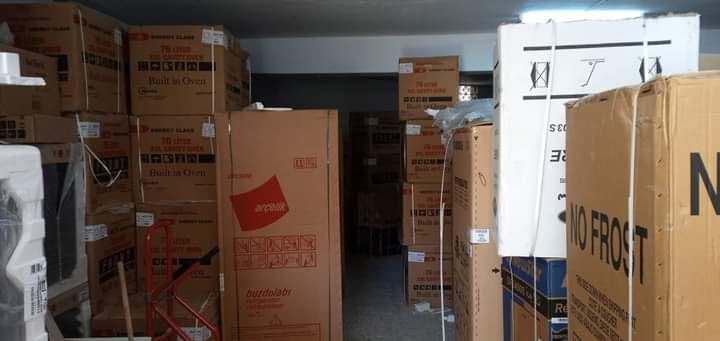 Tunisie-Ariana [PHOTOS] : 500 mille dinars de matériel électroménager saisis dans un entrepôt clandestin