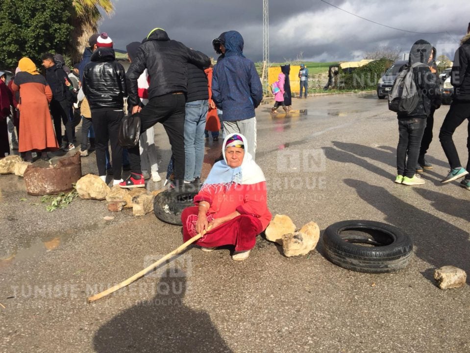 Tunisie : Des manifestants bloquent la route Béja-Bizerte