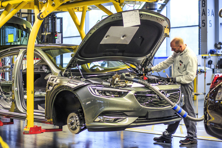 Guerre en Ukraine: 15 % de la production automobile européenne est menacée