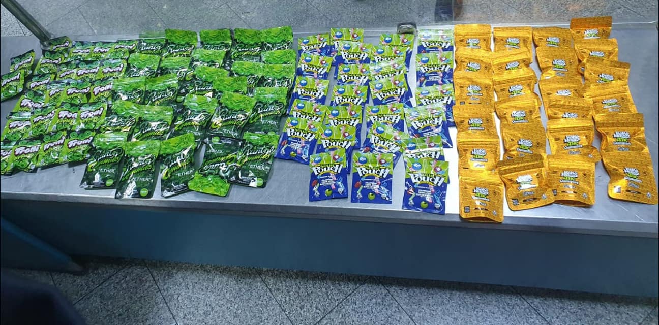 Aéroport de Carthage [PHOTOS] : démantèlement d’une tentative de contrebande d’une quantité de bonbons au cannabis