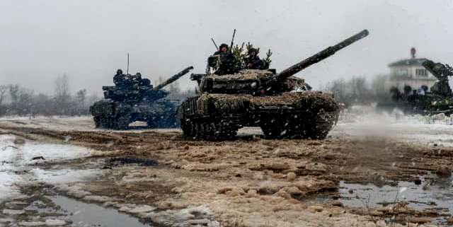 Ukraine : L’armée russe affirme avoir encerclé deux grandes villes