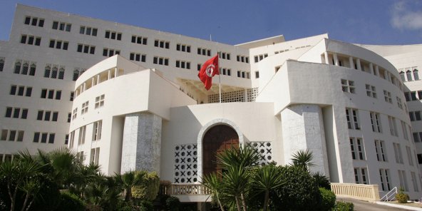 Tunisie – Le ministère des affaires étrangères appelle les tunisiens résidant en Ukraine à ne pas rejoindre les frontières par leurs propres moyens !