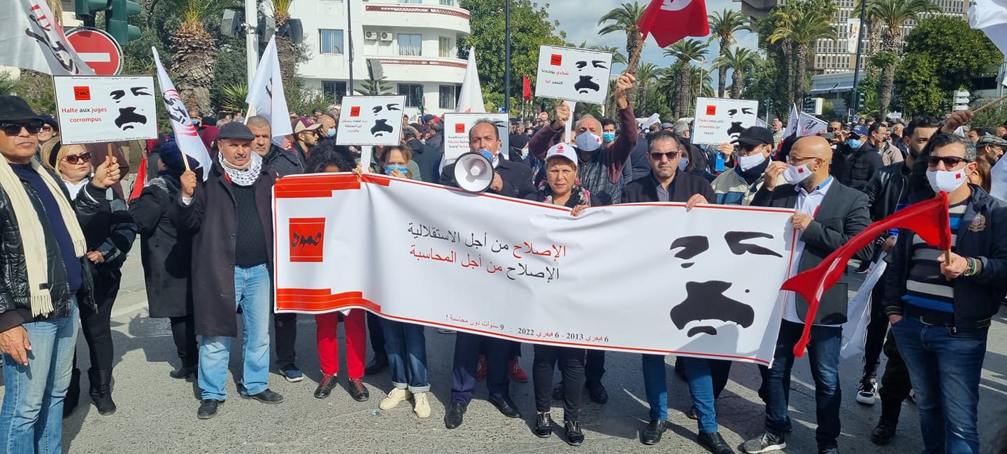 Des manifestants scandent “dégage” à la face de Fadhel Abdelkafi