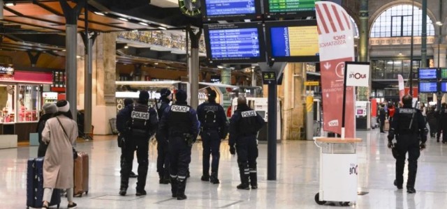 Paris : VIDEO : Gare du Nord : Les policiers abattent un homme qui les menaçait avec un grand couteau