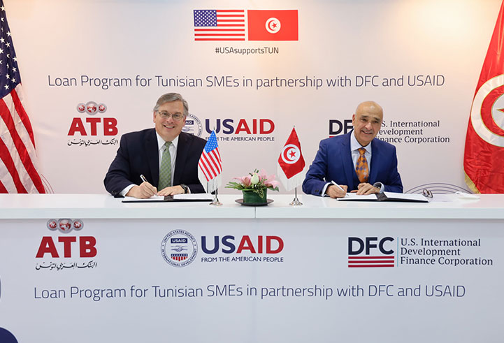Les États-Unis lancent un programme de financement pour les petites entreprises tunisiennes, en collaboration avec l’ATB et la DFC