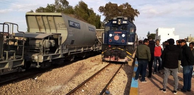 Tunisie – Meknassy : Les protestataires bloquent la circulation des trains de la ligne 13