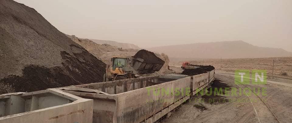 Gafsa: Reprise de l’activité de la ligne ferroviaire n°15 de transport du phosphate [Photos]