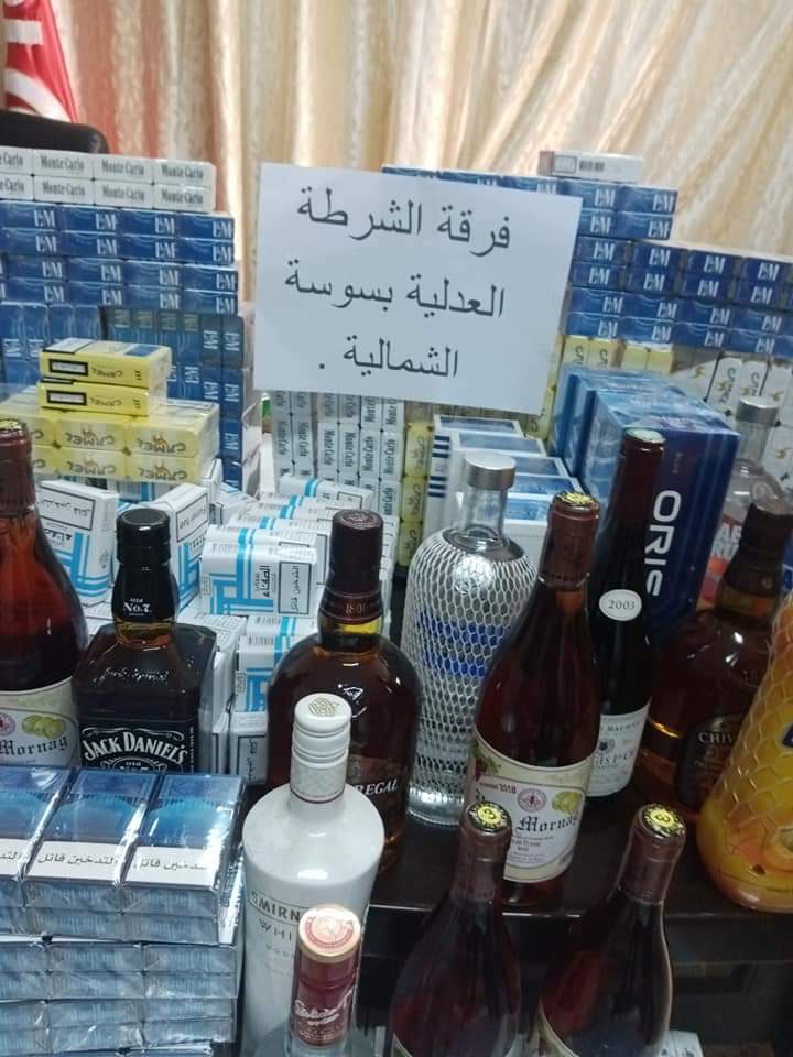 Hammam Sousse: Des paquets de cigarettes et des bouteilles de vin de luxe saisis dans un café [Photos]