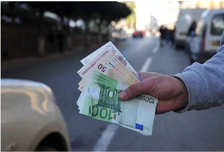 Analyse – Le dinar tunisien résiste, mais pas sans dangers