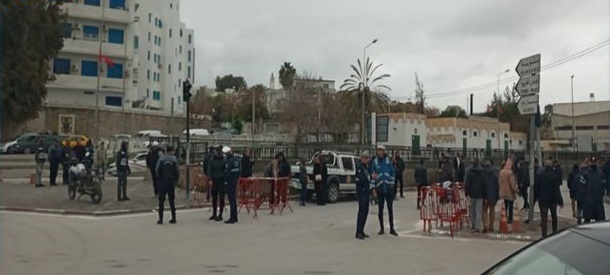 Tunisie – La police boucle la place du Bardo