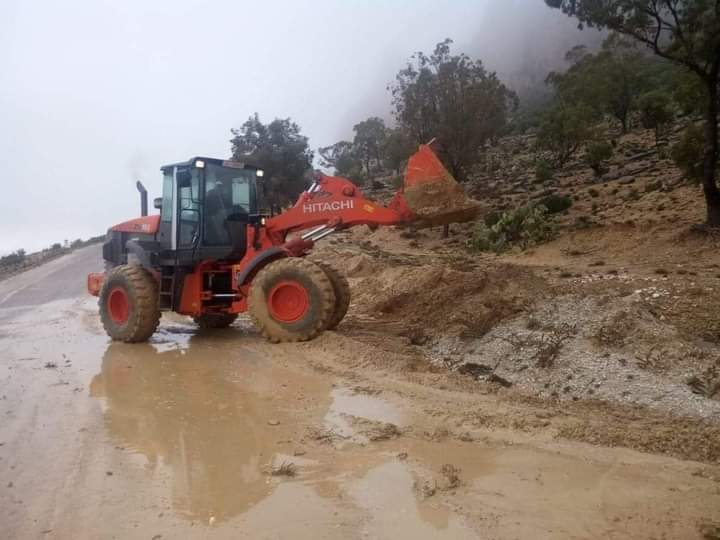 Tunisie-Siliana [PHOTOS] : Interventions pour dégager un certain nombre de routes après les fortes pluies