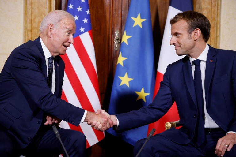 Biden bloque le pétrole russe, Macron et Scholz suivront-ils?