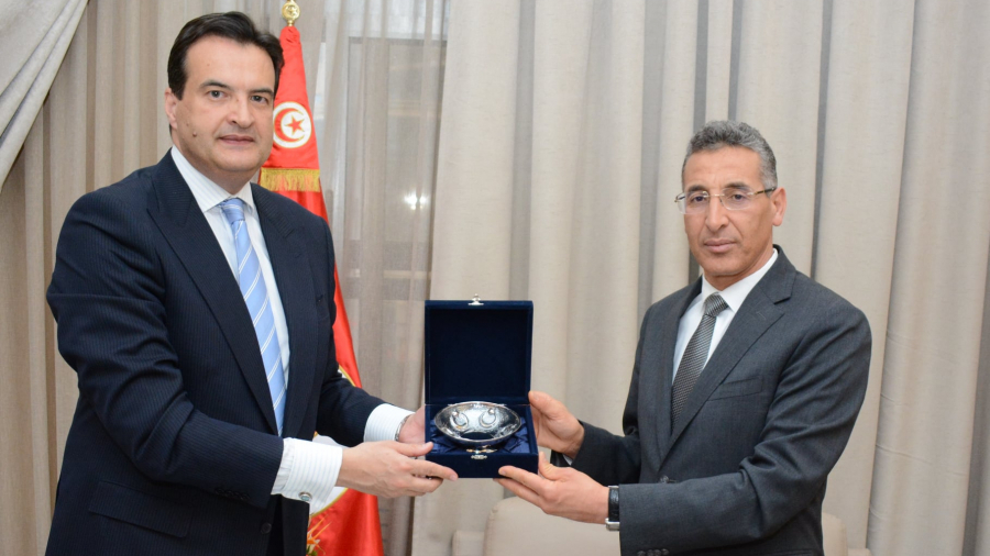 Tunisie [PHOTOS] : Le développement du travail de sécurité, au cœur d’une réunion entre le ministre de l’Intérieur et de l’ambassadeur de Turquie