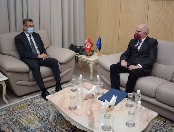Tunisie : Le ministre de l’intérieur reçoit l’ambassadeur de l’Union européenne en Tunisie