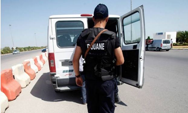 Sfax: Une voiture administrative au service de la contrebande (Photos)