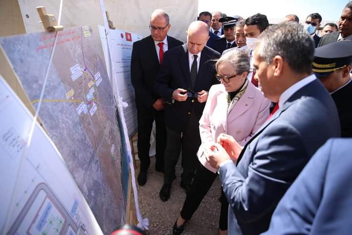 Tunisie-Sfax : Najla Bouden pose la première pierre pour lancer la construction d’une usine de dessalement d’eau de mer