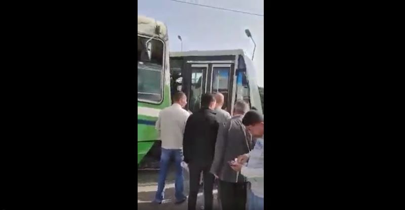 Tunisie – VIDEO : Bagarre entre les conducteurs d’un métro et d’un bus