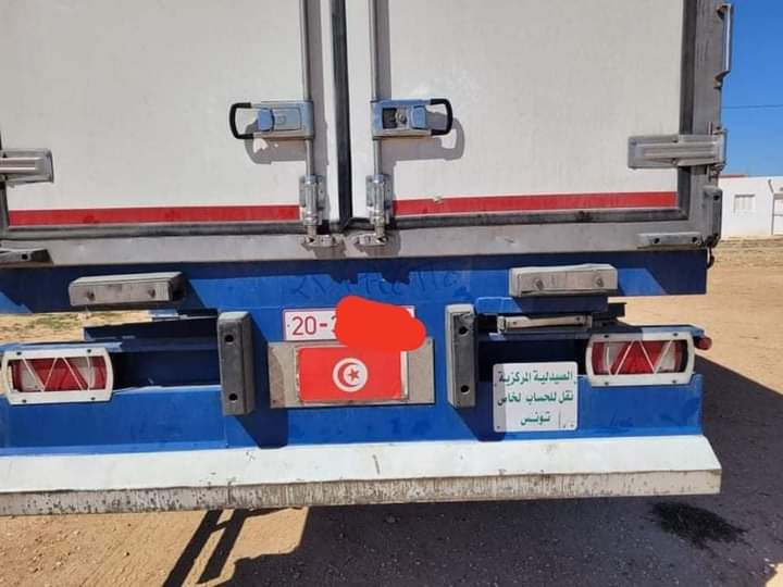 Tunisie [PHOTOS] : Saisie d’un camion chargé d’une grande quantité de prêt-à-porter et de téléviseurs