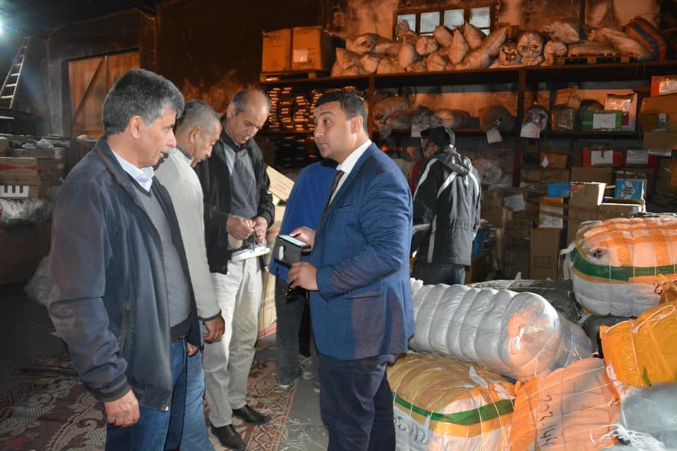 Campagne de lutte contre la contrebande [PHOTOS] : Le Chargé du gouvernorat de Sfax rend visite aux entrepôts de la Direction Régionale des Douanes