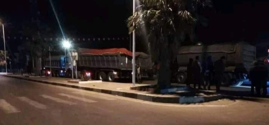 Tunisie – Maknessy : Des chômeurs bloquent le passage des camions de phosphates