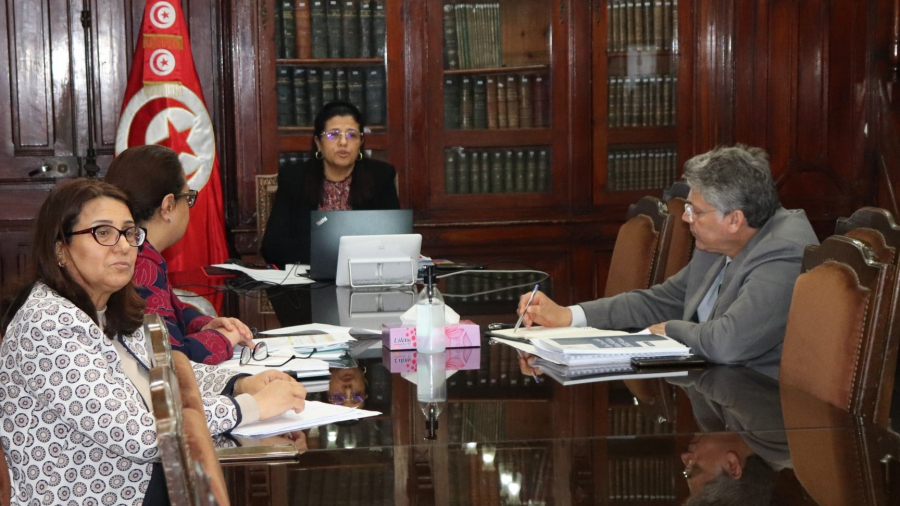 Tunisie : La ministre des Finances s’entretient avec des représentants de « Moody’s »