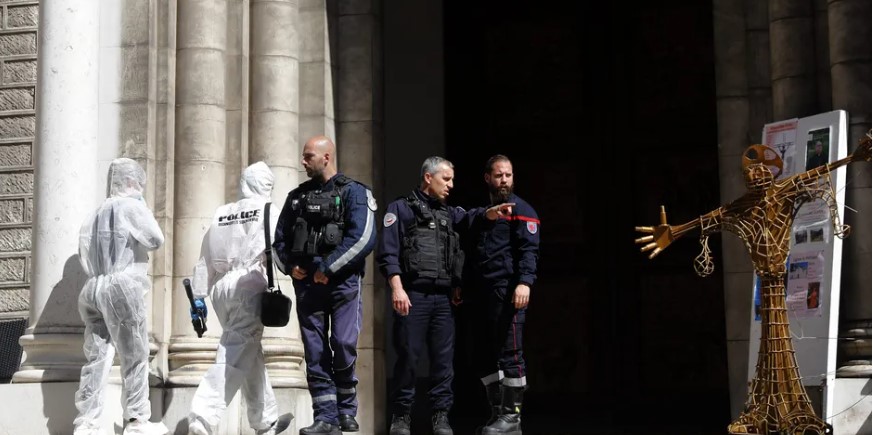 France – Nice : Un individu poignarde un prêtre et une religieuse dans une église