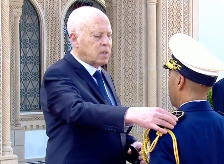 Kais Saied décore des cadres et agents appartenant aux divers corps des forces de sécurité intérieure