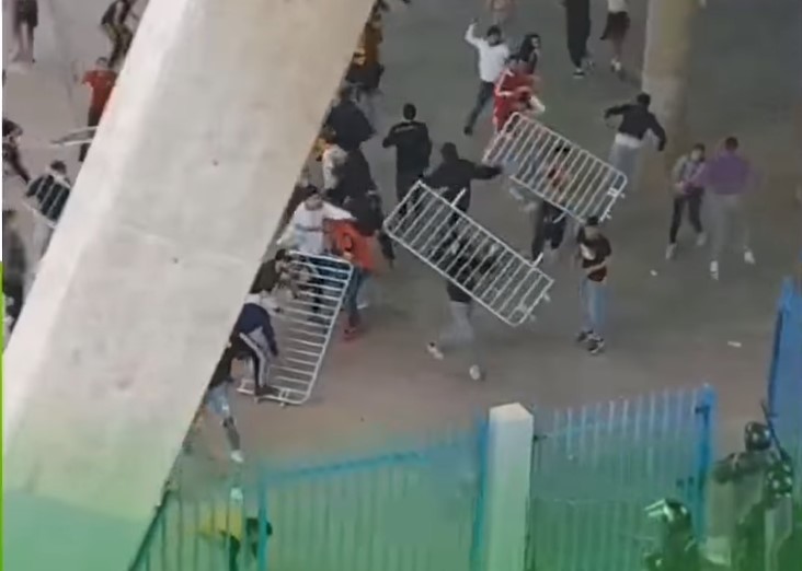 Tunisie – VIDEO : La situation dans les stades devient « préoccupante »