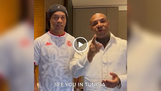 Plus de vingt ans après la visite de Michael Jackson, la légende du Football Ronaldinho visite la Tunisie accompagné de son ami Karim Gharbi