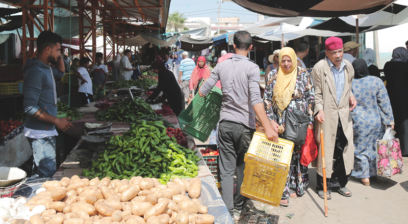 Les prix des produits alimentaires baissent dans le monde mais grimpent en Tunisie
