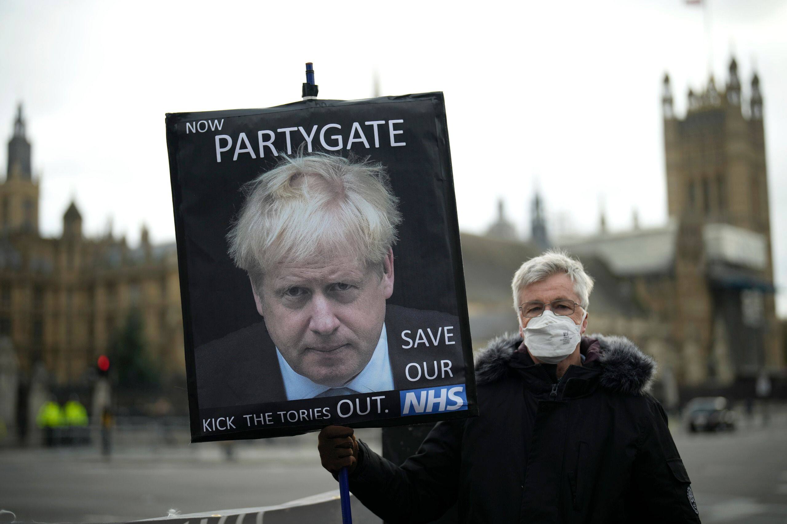 “Partygate” : Des clichés prouvent que Boris Johnson a menti au Parlement, ça sent la fin