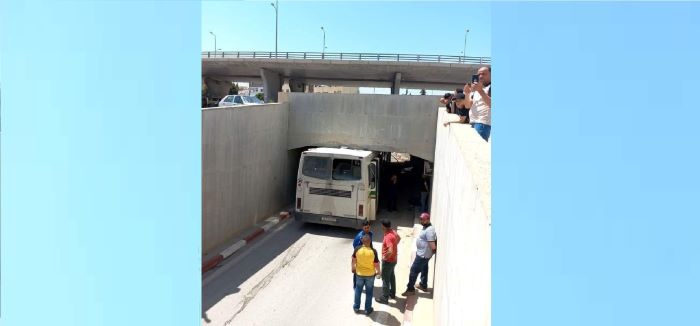 Tunisie – Ariana : Un bus encastré dans un passage sous-terrain